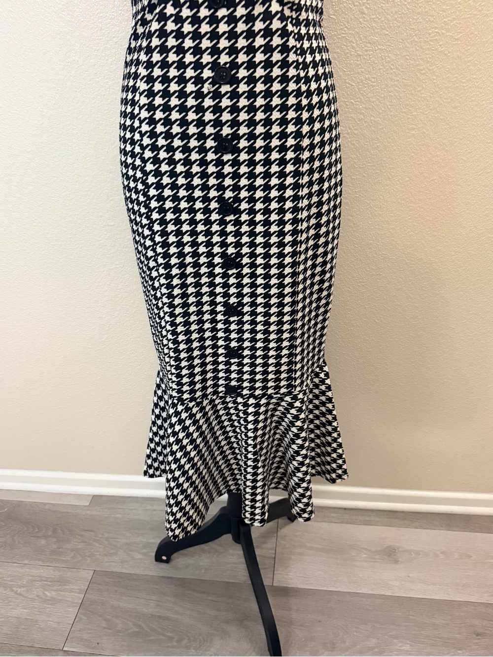 SHEIN Black and White Houndstooth Suspender Skirt - Picture 2 of 10